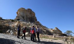 Nevşehir'de Kadıkalesi'nden kaya kopması yaşanan alanda çalışma başlatıldı