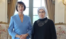 Emine Erdoğan, Almanya Başbakanı Merz'in eşiyle Millet Kütüphanesi'ni ziyaret etti