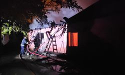 Erzincan'da müstakil evde çıkan yangında mahsur kalan 2'si çocuk 4 kişi kurtarıldı