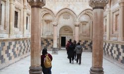 İshak Paşa Sarayı'nda ara tatil yoğunluğu yaşanıyor