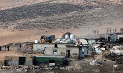 İsrail, Batı Şeria'nın güneyinde Filistinlilere ait evleri ve ahırları yıkıyor