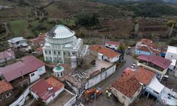 İzmir'de etkili olan sağanak yaşamı olumsuz etkiledi