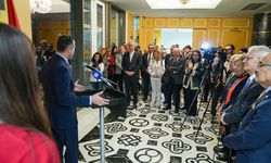 İzmir'de 'İletişim Yüzyılında Kentlerin Hikayesi' adlı fotoğraf sergisi açıldı