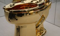 Maurizio Cattelan'ın “America” adlı altın klozet eseri açık artırmaya çıkacak