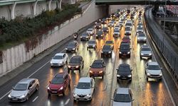 İstanbul'da haftanın ilk iş gününde trafik yoğunluğu yüzde 76'ya çıktı