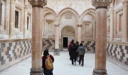 İshak Paşa Sarayı'nda ara tatil yoğunluğu yaşanıyor