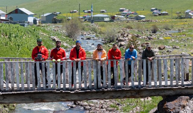 Ardahan Göle'de çiçeklerle kaplı ovada bisiklet etkinliği düzenlendi