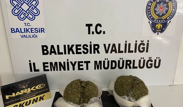 Balıkesir'de evde damlama sulama sistemiyle Hint keneviri yetiştirdikleri iddia edilen 5 zanlı yakalandı