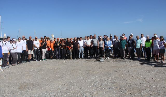 Datça'da tarihi Karia Yolu ve sahillerde çevre temizliği yapıldı