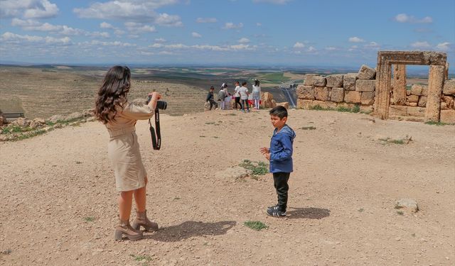 Diyarbakır'ın "minik kültür elçileri" tarihi mekanları tanıtıyor