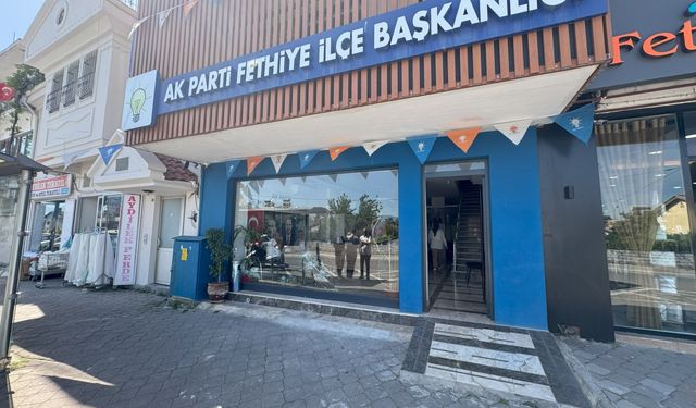Fethiye'de AK Parti İlçe Başkanlığı binasına taşlı saldırı