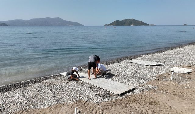 Fethiye'de belediyenin işlettiği plaj engelliler için düzenlendi