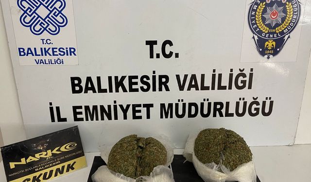 GÜNCELLEME - Balıkesir'de evde damlama sulama sistemiyle Hint keneviri yetiştiren 5 zanlı tutuklandı