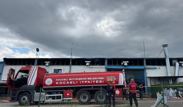 GÜNCELLEME - Kocaeli'de boya fabrikasında çıkan yangın kontrol altına alındı