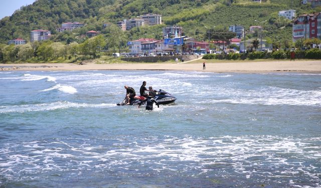 GÜNCELLEME - Ordu'da denizde boğulma tehlikesi geçiren 3 lise öğrencisinden 1'i hayatını kaybetti