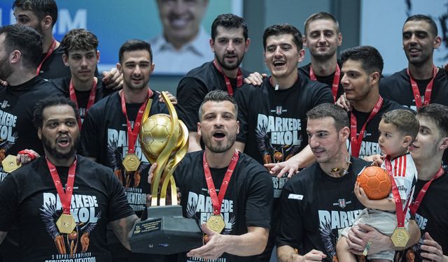 Hentbol Erkekler Süper Ligi şampiyonu Beşiktaş, kupasını aldı