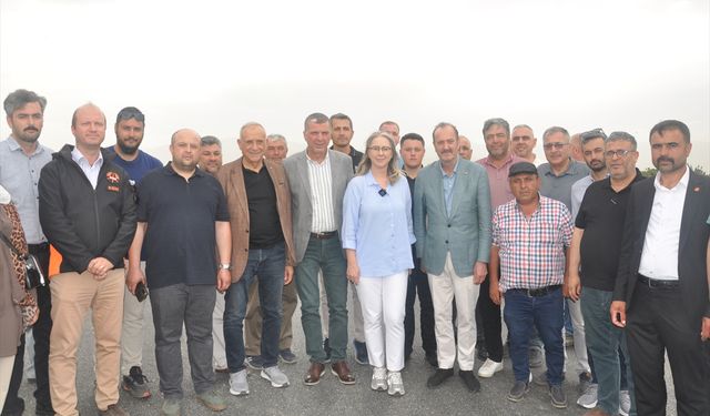 İzmir milletvekilleri Çankırı ve Osmanoğlu, Ödemiş Çevre Yolu'nda test sürüşü yaptı