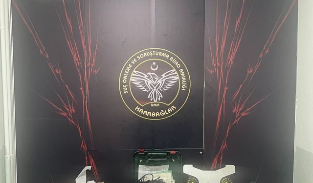 İzmir'de iş yerlerinden hırsızlık yapan 2 zanlı tutuklandı