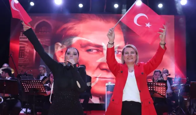 Kapanca Sokak’ta 19 Mayıs coşkusu Reyhan Karaca konseriyle taçlandı