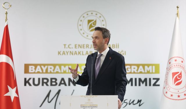 Enerji ve Tabii Kaynaklar Bakanı Bayraktar, Bakanlık personeliyle bayramlaştı: