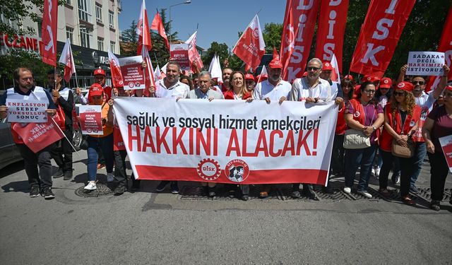 DEV-Sağlık-İş'ten Çalışma ve Sosyal Güvenlik Bakanlığı önünde basın açıklaması