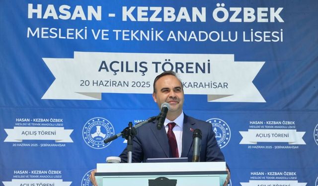 Bakan Kacır, Giresun'da Hasan-Kezban Özbek Mesleki ve Teknik Anadolu Lisesi'nin açılışında konuştu.