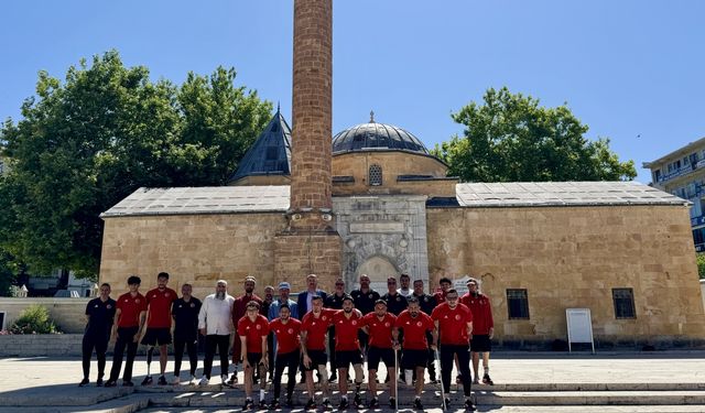 Ampute Futbol Milli Takımı, Kırşehir'den dualarla uğurlandı