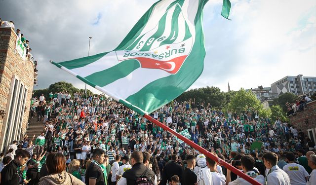 Bursaspor'un 62. kuruluş yıl dönümü taraftarlarca kutlandı