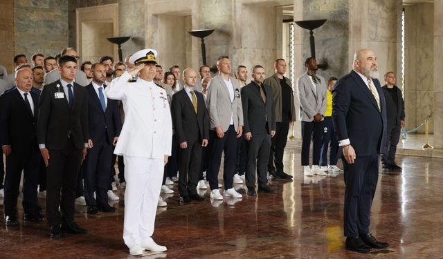 Fenerbahçe Beko kafilesi, Anıtkabir'i ziyaret etti