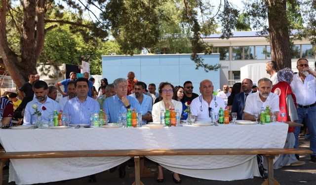 İsviçre'deki Türk toplumu gençlik ve spor festivalinde bir araya geldi