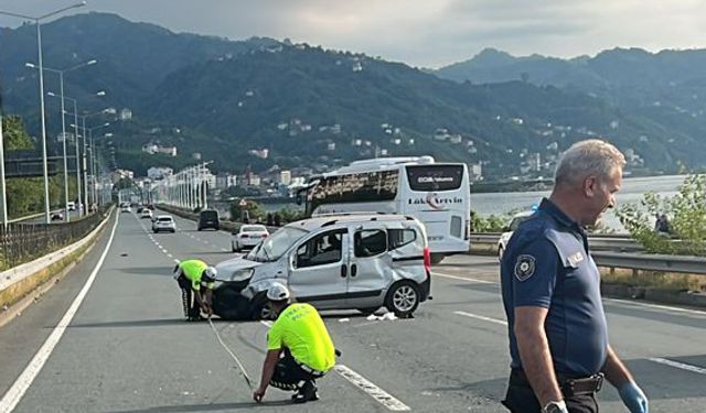 Rize'de takla atan hafif ticari araçtaki 2 kişi öldü, 3 kişi yaralandı