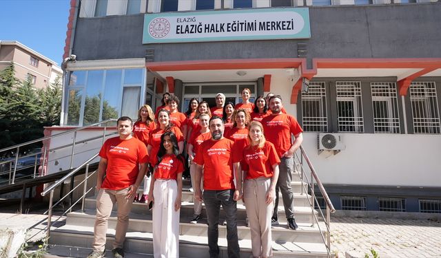 Vodafone Gönüllüleri'nden "Dijital Benim İşim" projesine destek