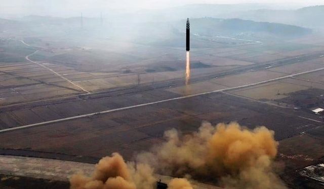 Japonya, ülke sınırları içindeki ilk füze denemesini yaptı