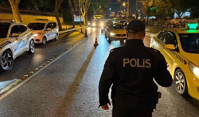Polislerin "Huzur İstanbul" uygulamasında 906 kişi yakalandı