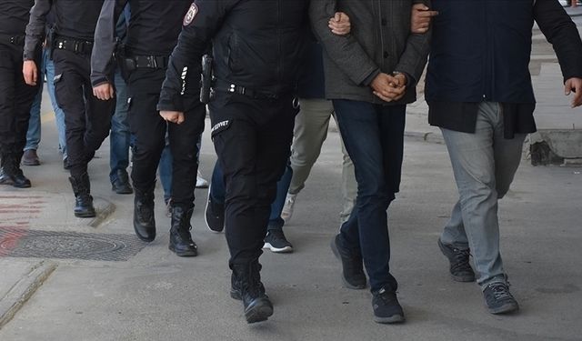 İzmir'de suç örgütüne yönelik operasyonda yakalanan 17 şüpheli tutuklandı