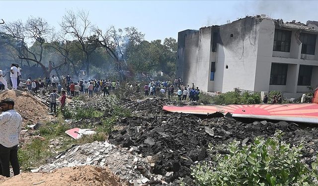 Hindistan'daki uçak kazası soruşturmasında "sabotaj" ihtimali de değerlendiriliyor
