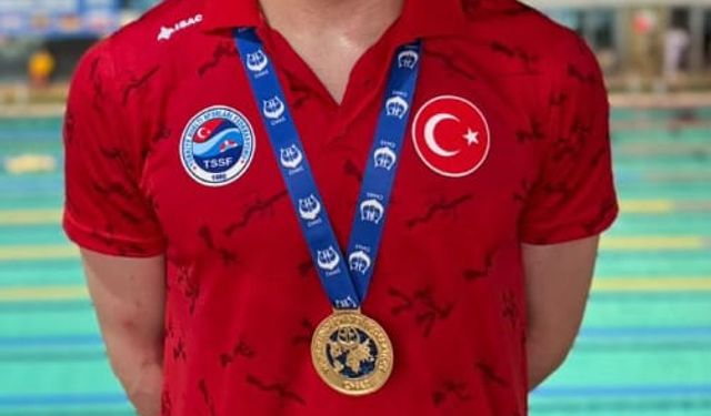 Kaan Efe Kaya, Paletli Yüzme Avrupa Şampiyonası'nda altın madalya kazandı
