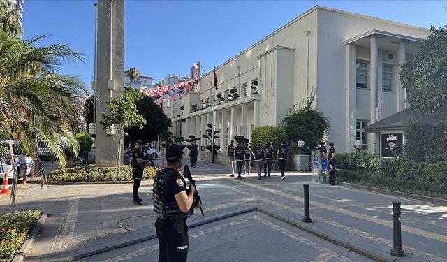 Adana Büyükşehir Belediye Başkanı Karalar ve Adıyaman Belediye Başkanı Tutdere gözaltına alındı
