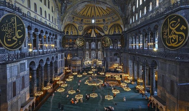 Ayasofya ibadete açıldığı günden bu yana yaklaşık 40 milyon ziyaretçiyi ağırladı