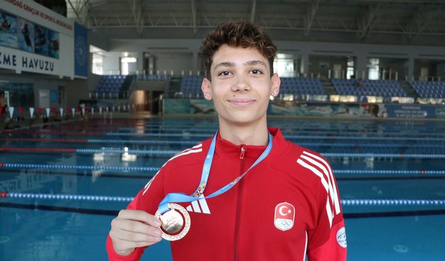 Milli yüzücü Eymen İbolar, EYOF'tan altın madalyayla döndü