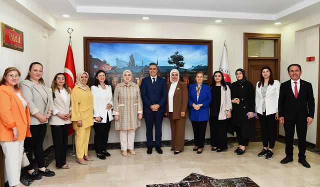 AK Parti Genel Merkez Kadın Kolları Başkanı Ercan, Ardahan'da ziyaretlerde bulundu