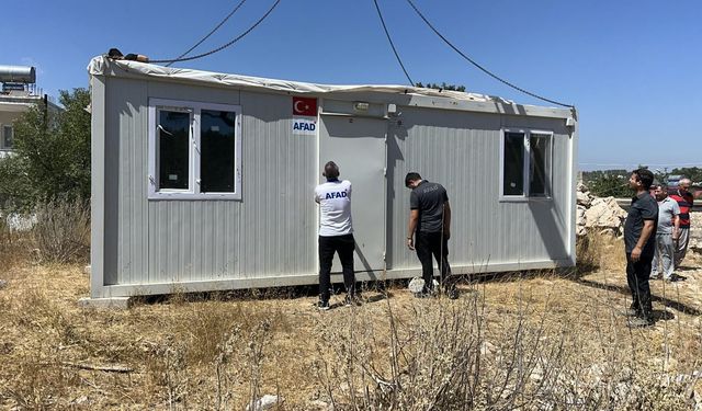 Mersin'deki orman yangınında evleri zarar görenlere konteyner desteği