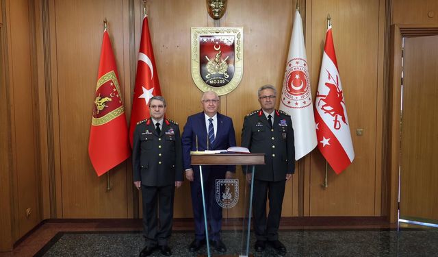 Milli Savunma Bakanı Güler, Kara Kuvvetleri Komutanlığı'ndaki devir-teslim törenine katıldı