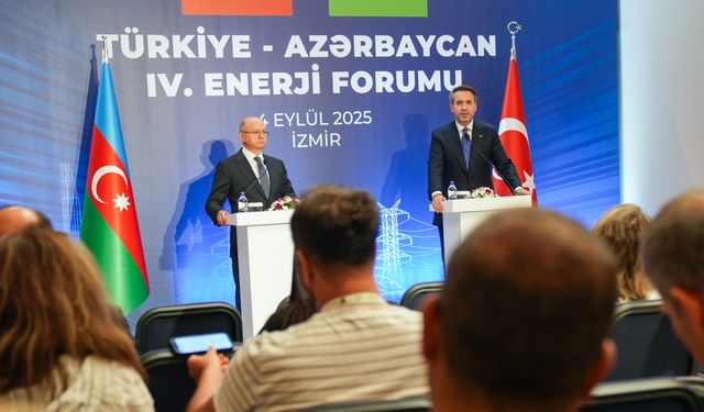 Bakan Bayraktar, İzmir'de Azerbaycanlı mevkidaşı Şahbazov ile basın toplantısı düzenledi