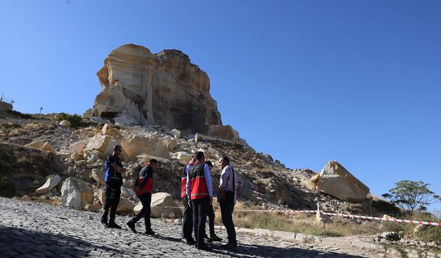 Nevşehir'de Kadıkalesi'nden kaya kopması yaşanan alanda çalışma başlatıldı