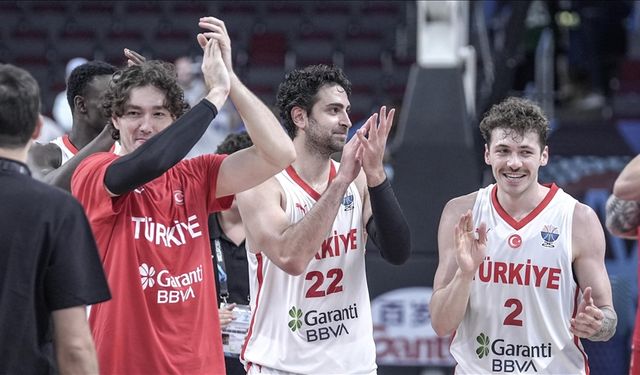 A Milli Basketbol Takımı, Avrupa Şampiyonası'nda 24 yıl sonra yarı finale yükseldi