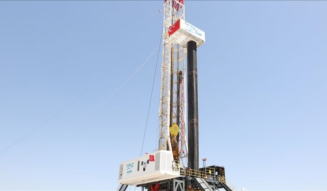 Türkiye 55 sondaj kulesiyle hidrokarbon arama çalışmalarına hız kesmeden devam ediyor