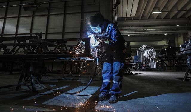 Türkiye ekonomisi yılın ikinci çeyreğinde yıllık bazda yüzde 4,8 büyüdü