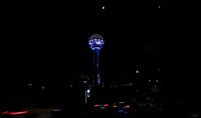 Türk Devletleri İşbirliği Günü'nde İstanbul ile Ankara'daki bazı köprü ve binalar turkuaz renge büründü