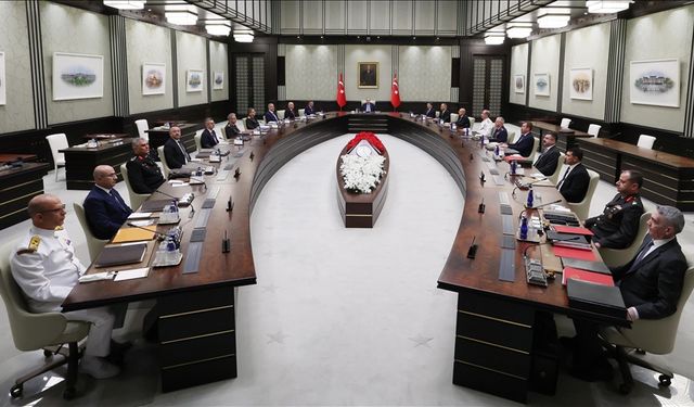 MGK Bildirisi:Terörsüz Türkiye istikametinde TBMM'deki aşama değerlendirildi milletin istikbali önündeki terör duvarı yıkılarak güvenin daim kılınmasına yönelik irade teyit edildi